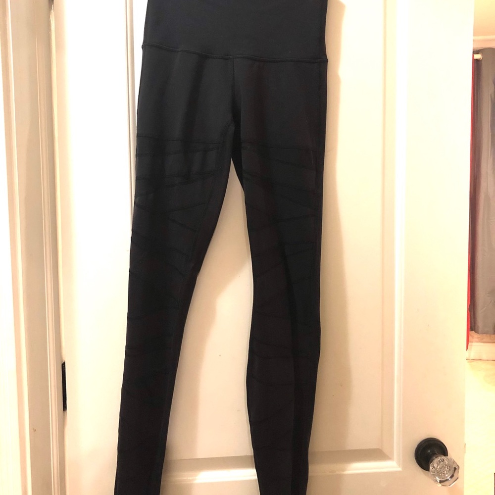 Luluemon Mesh paneled leggings!